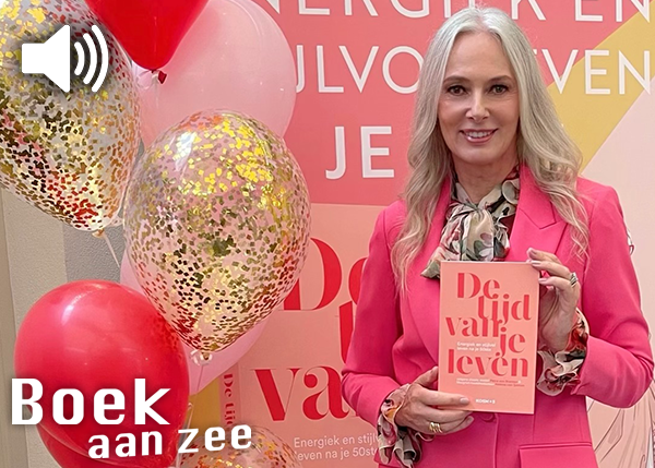 Zestig-plus-model met sexy grijze haren rekent af met&nbsp;oma-imago